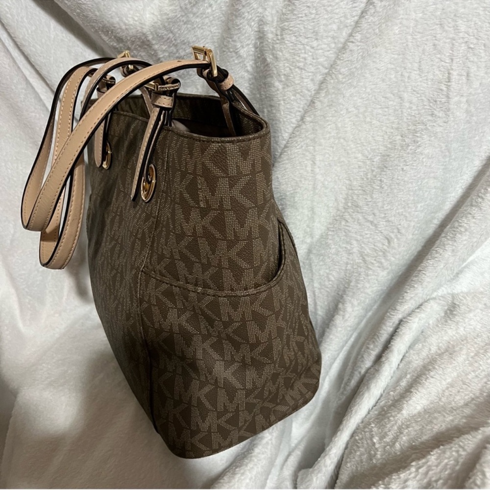 Michael Kors Jet Set Logo Tote Mocha - Picture 8 of 16
